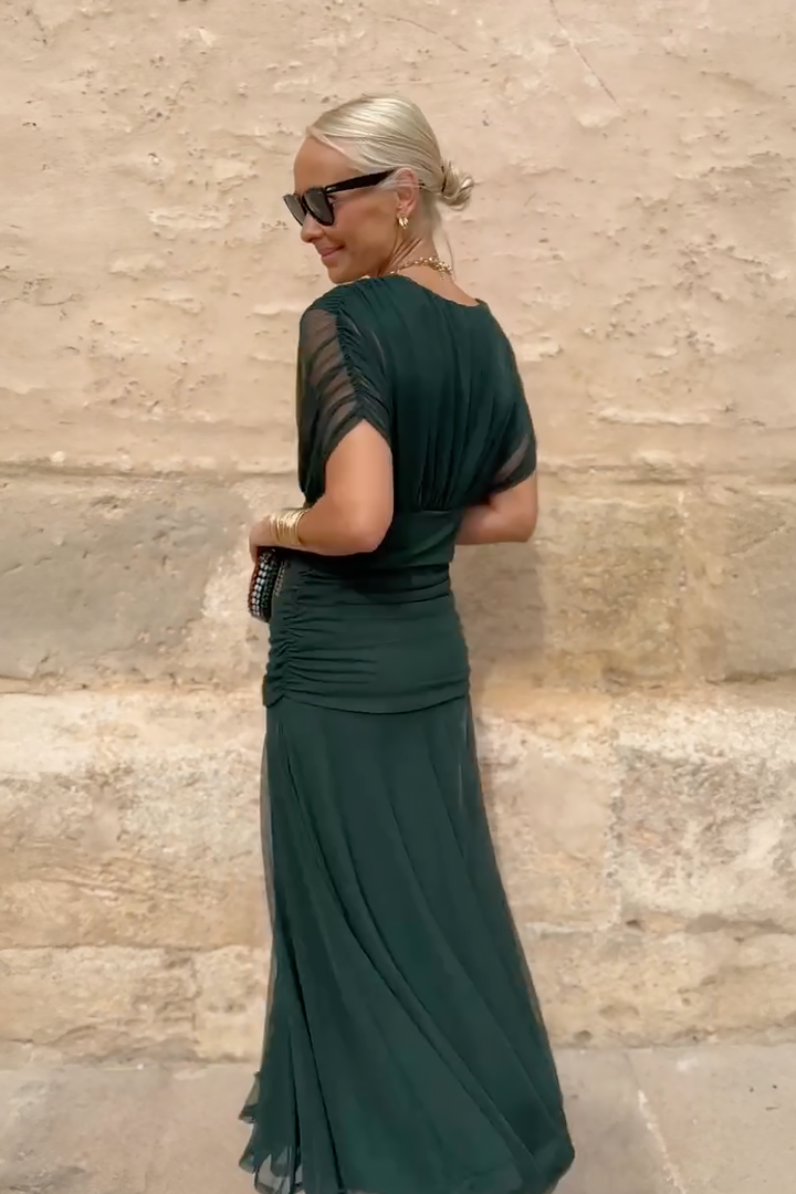 Louise | Eleganta Maxi Kleita ar V veida Izgriezumu