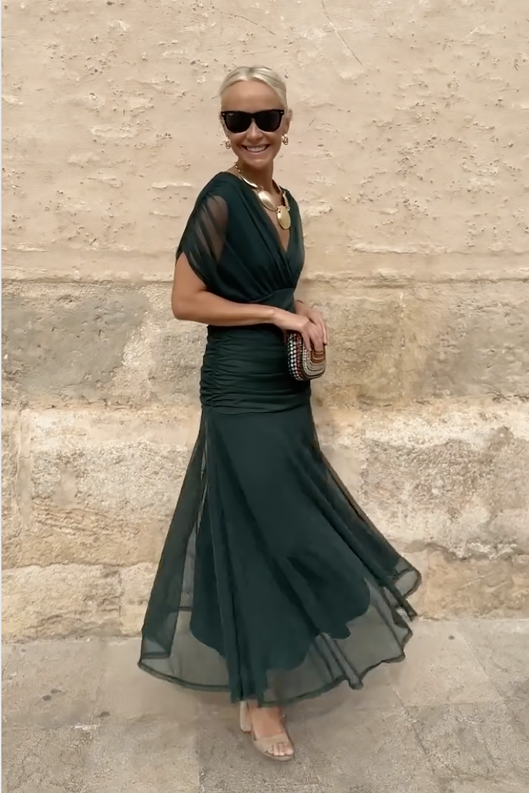 Louise | Eleganta Maxi Kleita ar V veida Izgriezumu