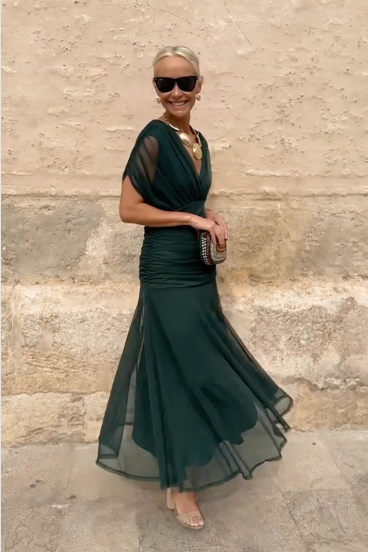 Louise | Eleganta Maxi Kleita ar V veida Izgriezumu