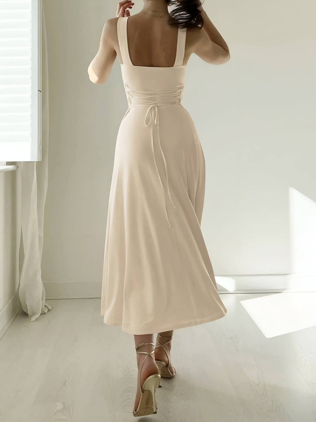 Siglinde™ – Moderns Midi Kleita