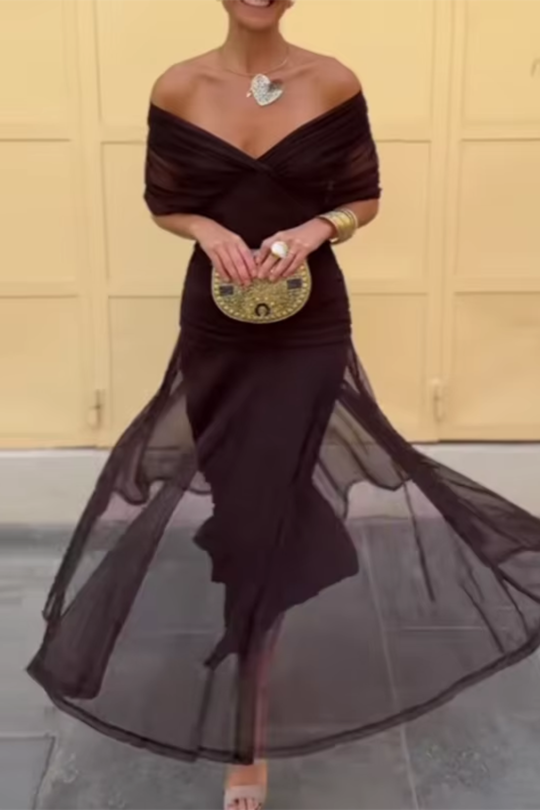 Louise | Eleganta Maxi Kleita ar V veida Izgriezumu