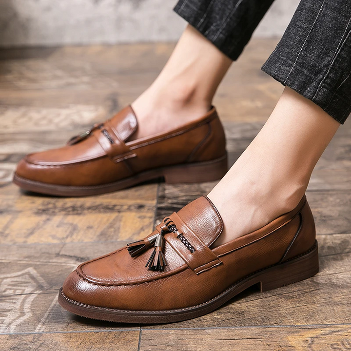 Leren Loafers ar bumbām