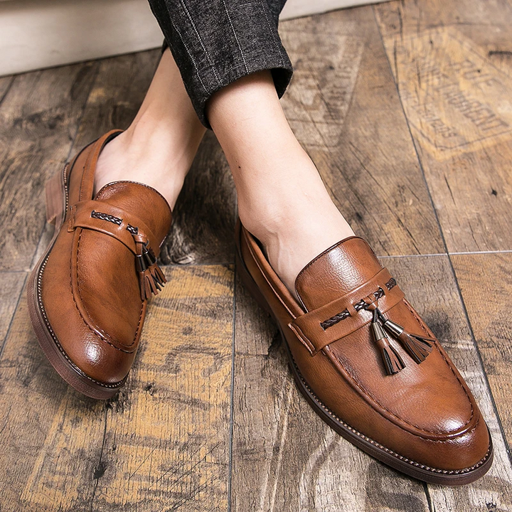Leren Loafers ar bumbām