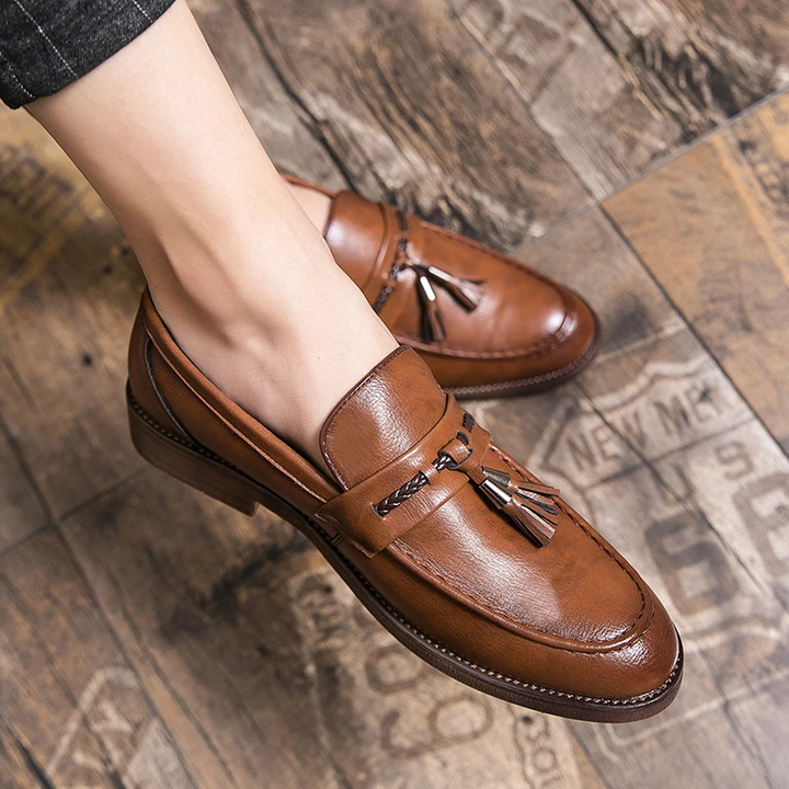 Leren Loafers ar bumbām