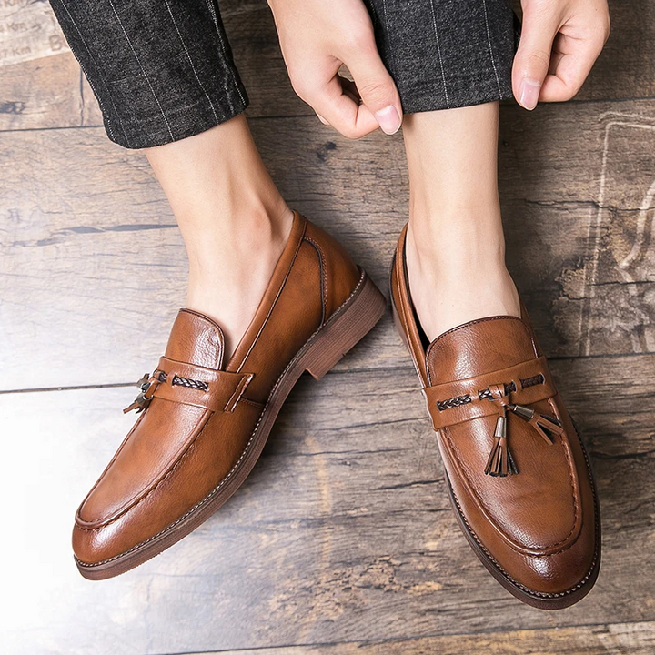 Leren Loafers ar bumbām