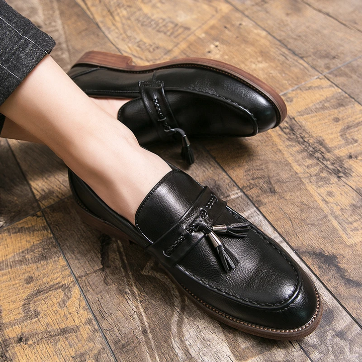 Leren Loafers ar bumbām