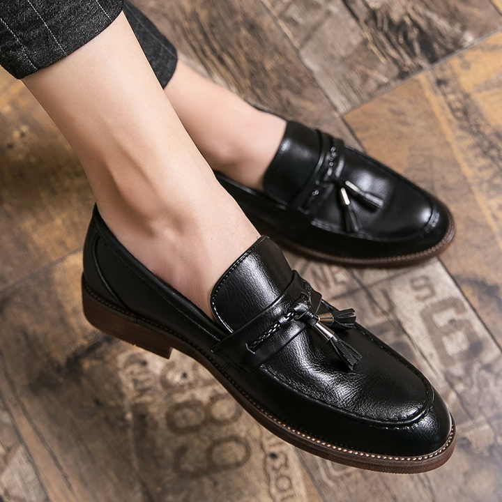 Leren Loafers ar bumbām