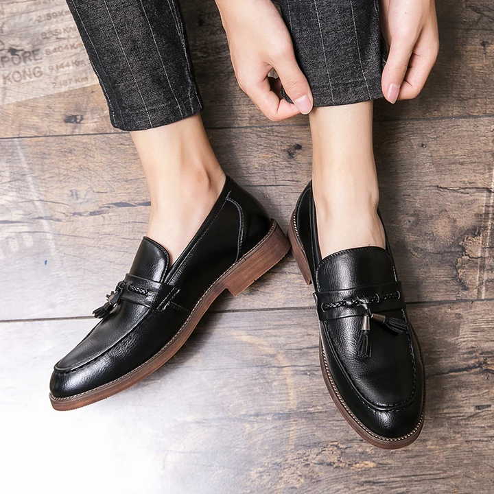 Leren Loafers ar bumbām
