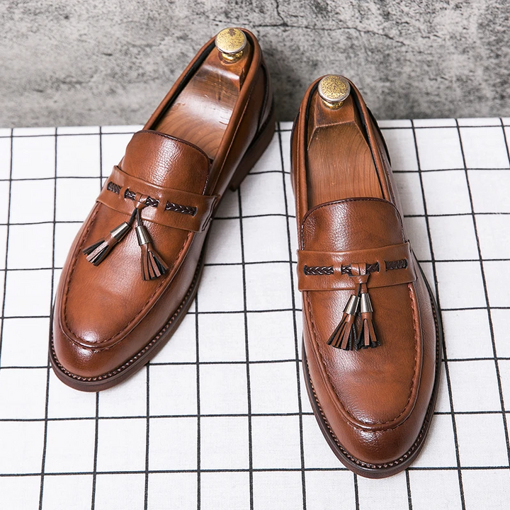 Leren Loafers ar bumbām