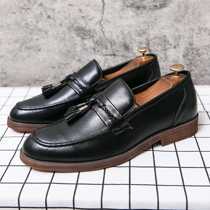 Leren Loafers ar bumbām