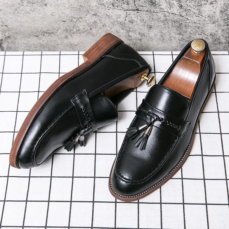 Leren Loafers ar bumbām