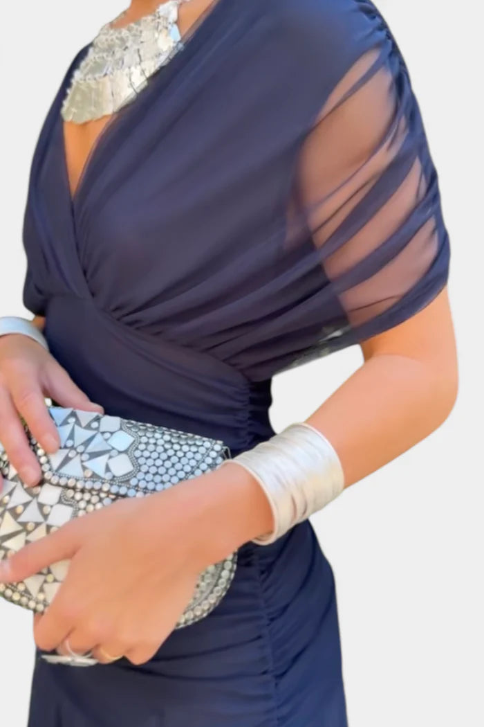 Louise | Eleganta Maxi Kleita ar V veida Izgriezumu