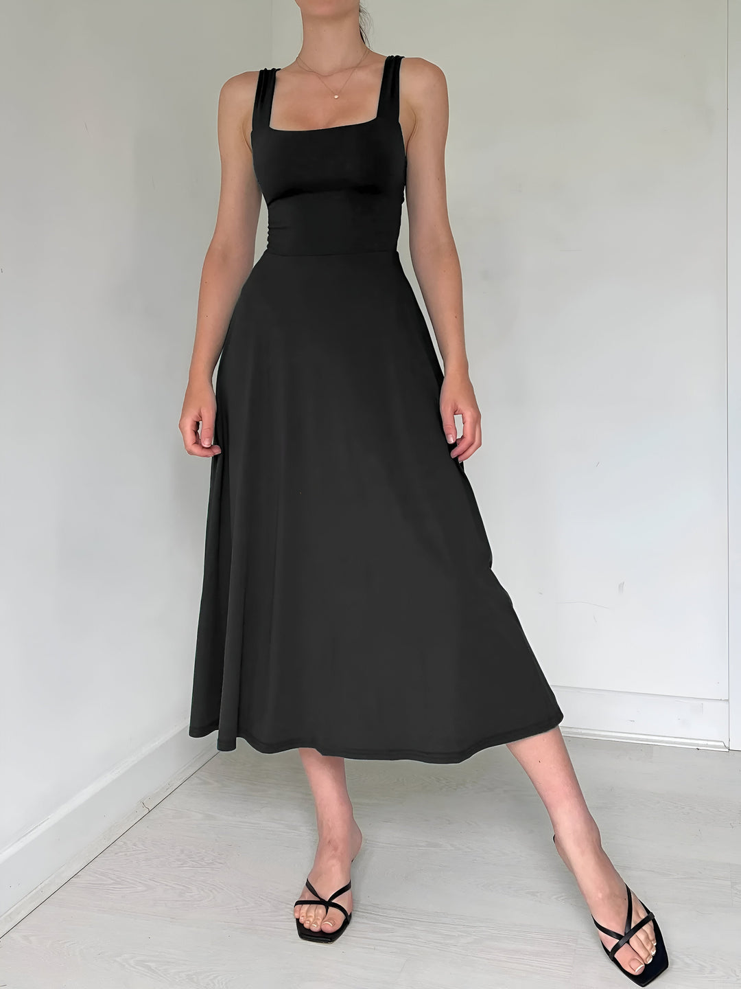 Siglinde™ – Moderns Midi Kleita